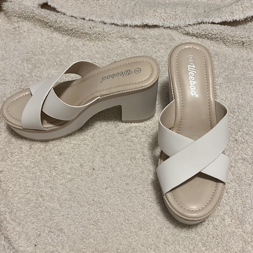 Chic Soul Two-tone Cream Platform Sandals
SIZE 9    **Great Condition**
